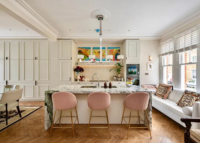 Beautiful 4-Bed House Next To Battersea Park