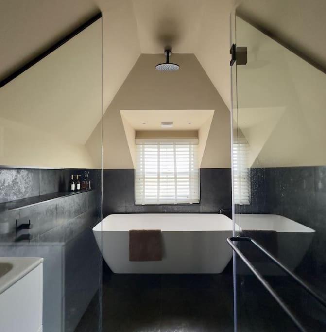 Beautiful 4-bed House Next To Battersea Park * Londra