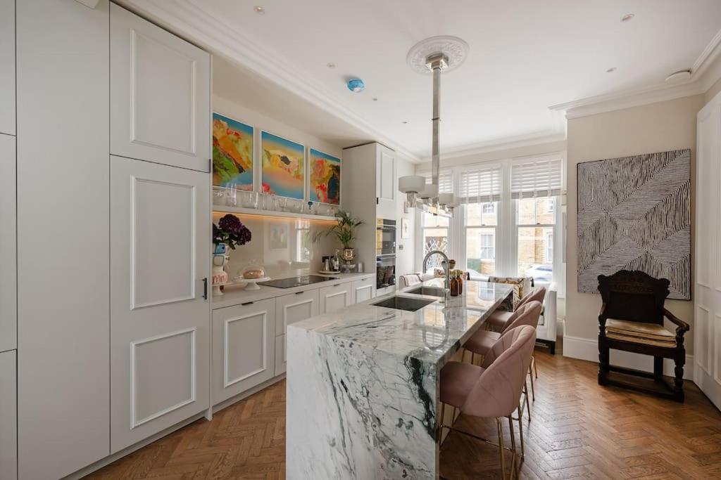 Beautiful 4-bed House Next To Battersea Park * Londra