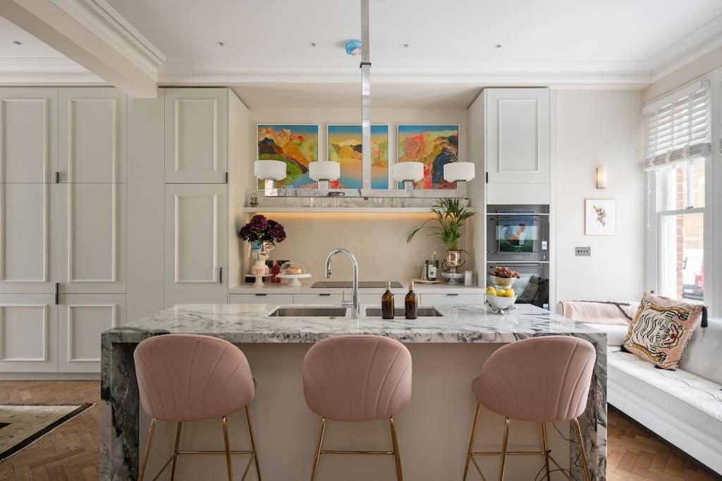 Beautiful 4-bed House Next To Battersea Park Ferienhaus London