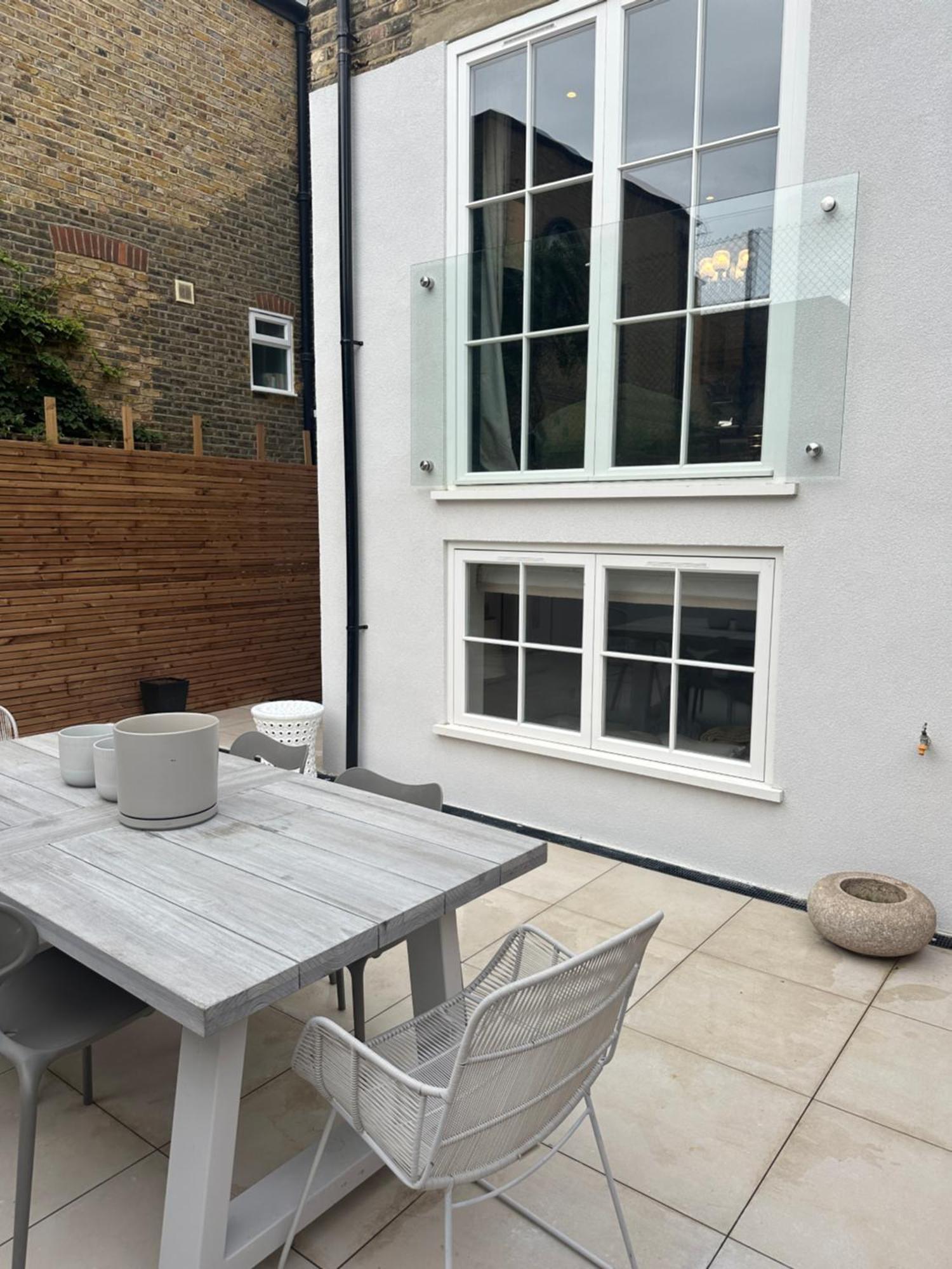 Beautiful 4-bed House Next To Battersea Park Londra